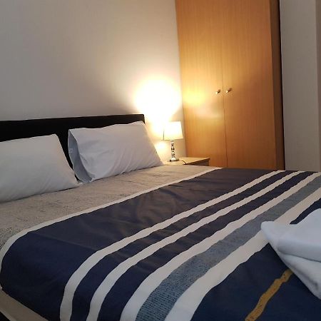 Rajiceva 5- Apartman Sa Prostranom Terasom I Garaznim Mestom Κραγκούγιεβατς Εξωτερικό φωτογραφία