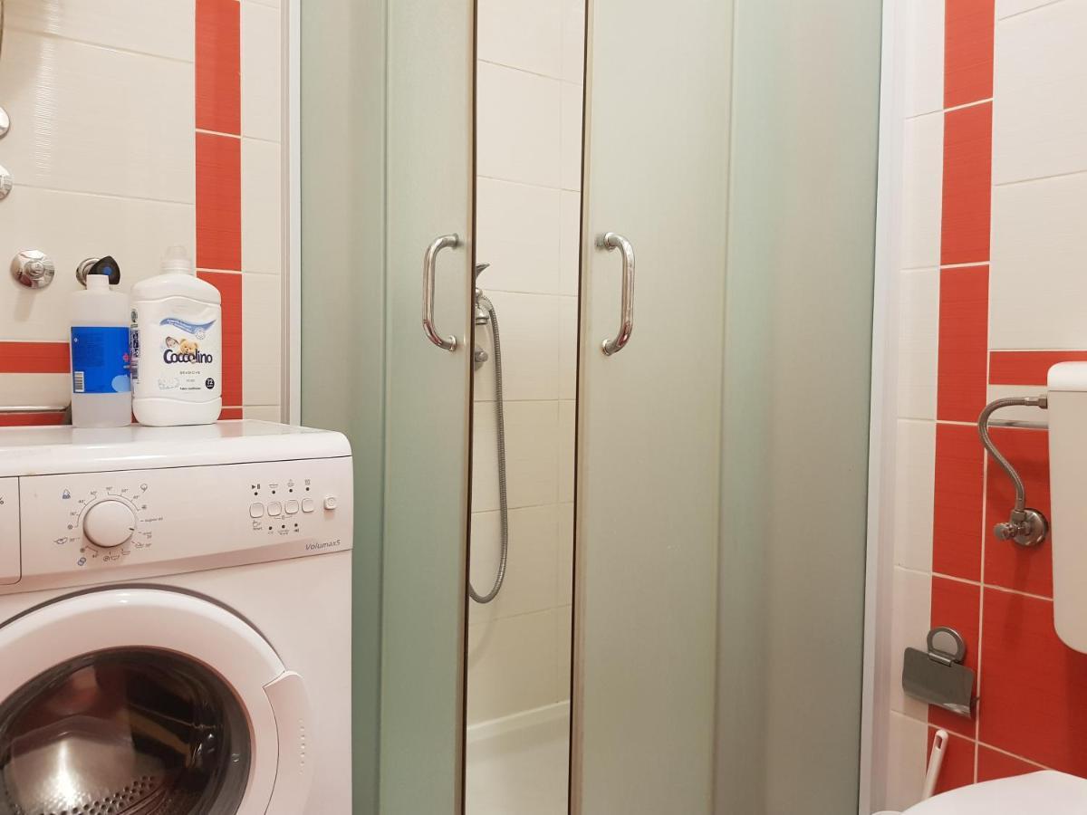 Rajiceva 5- Apartman Sa Prostranom Terasom I Garaznim Mestom Κραγκούγιεβατς Εξωτερικό φωτογραφία