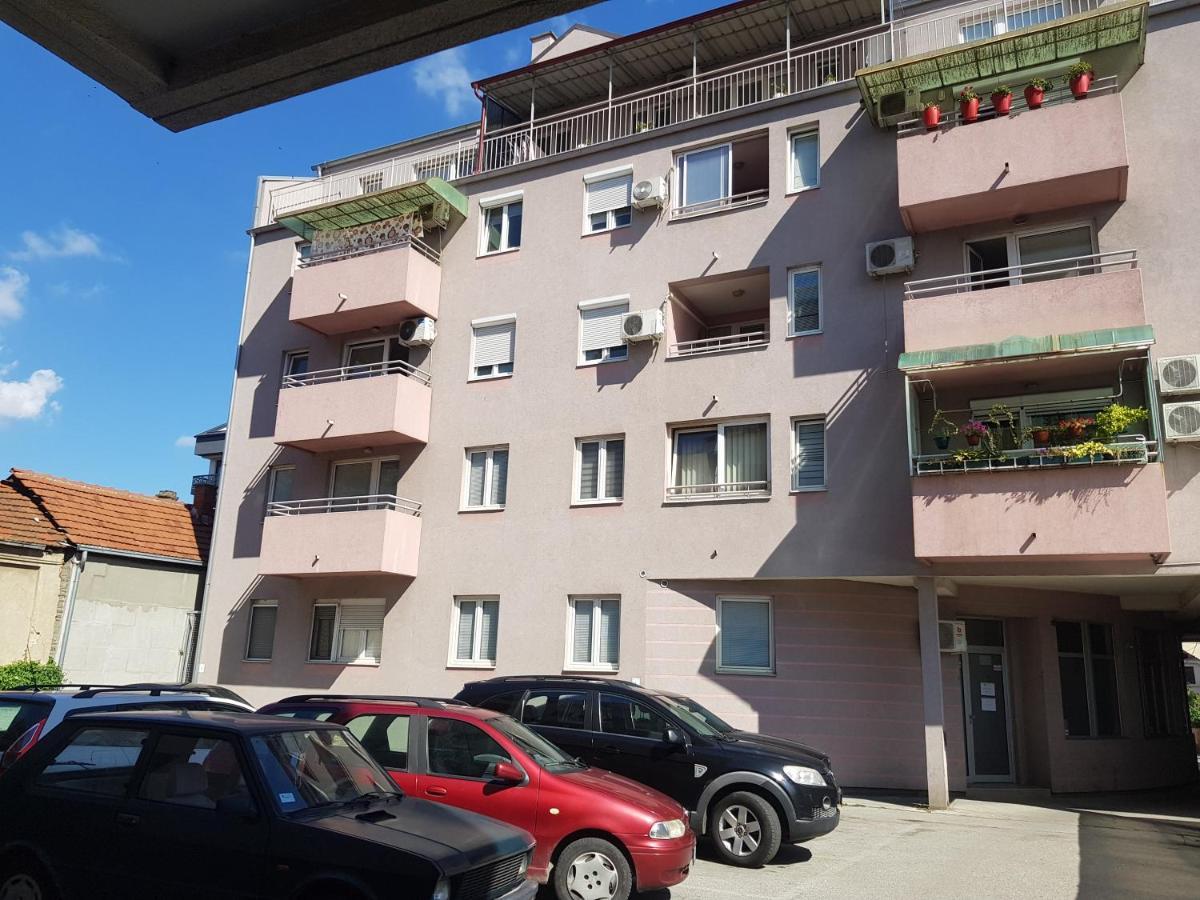 Rajiceva 5- Apartman Sa Prostranom Terasom I Garaznim Mestom Κραγκούγιεβατς Εξωτερικό φωτογραφία