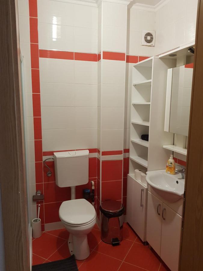 Rajiceva 5- Apartman Sa Prostranom Terasom I Garaznim Mestom Κραγκούγιεβατς Εξωτερικό φωτογραφία