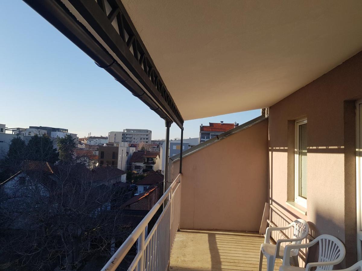 Rajiceva 5- Apartman Sa Prostranom Terasom I Garaznim Mestom Κραγκούγιεβατς Εξωτερικό φωτογραφία