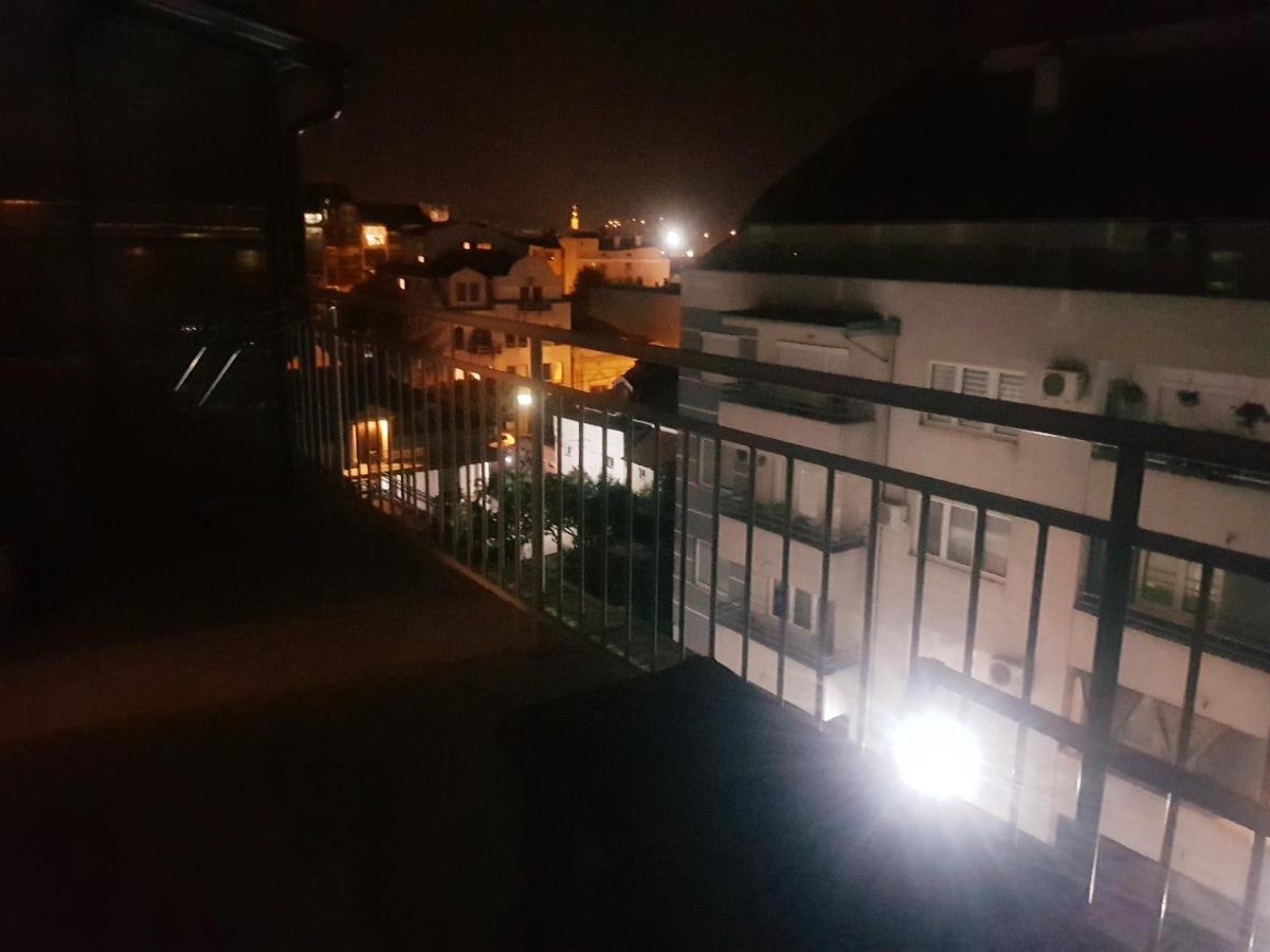 Rajiceva 5- Apartman Sa Prostranom Terasom I Garaznim Mestom Κραγκούγιεβατς Εξωτερικό φωτογραφία