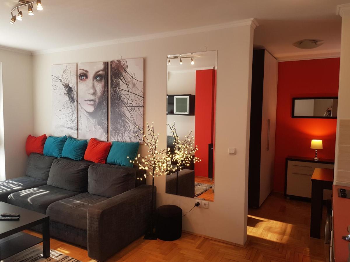 Rajiceva 5- Apartman Sa Prostranom Terasom I Garaznim Mestom Κραγκούγιεβατς Εξωτερικό φωτογραφία