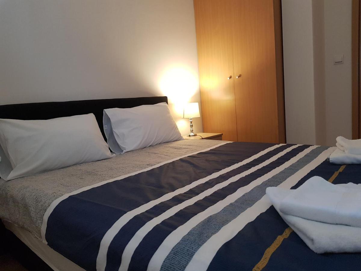 Rajiceva 5- Apartman Sa Prostranom Terasom I Garaznim Mestom Κραγκούγιεβατς Εξωτερικό φωτογραφία